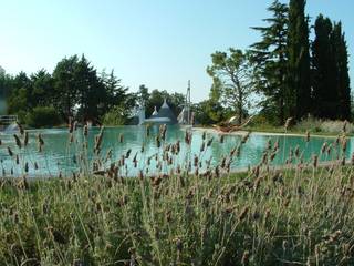 PISCINA E GIARDINO IN ROCCE E PIETRE NATURALI, MASSIMO FABBRO MASSIMO FABBRO Kolam Renang Gaya Mediteran