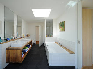 Geschwister Scholl Allee, Carlos Zwick Architekten Carlos Zwick Architekten Ванная комната в стиле модерн