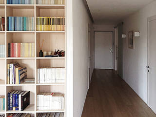 Casa C, interno a Novara, diegocolliniarchitetto diegocolliniarchitetto Minimalist corridor, hallway & stairs