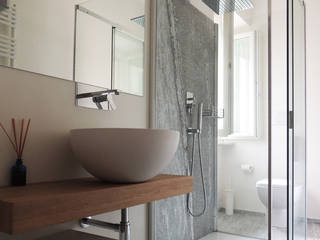 Casa C, interno a Novara, diegocolliniarchitetto diegocolliniarchitetto Minimalistische Badezimmer