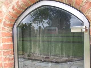 Arched top glass door for a house, DoorTechnik Ltd DoorTechnik Ltd モダンな 窓&ドア