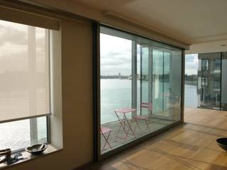 Bespoke Sliding Glass Door, DoorTechnik Ltd DoorTechnik Ltd Minimalist windows & doors