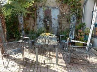 Tafel met 4 Tronen, Corderee Corderee Eclectic style gardens