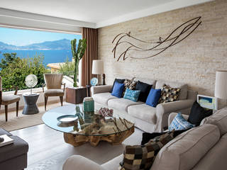Casa Monte di Procida: Una casa dei primi del novecento su due piani con ampia vista sul mare, PDV studio di progettazione PDV studio di progettazione Mediterranean style living room