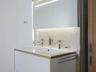 Haus N, marcbetz architektur marcbetz architektur Phòng tắm phong cách hiện đại