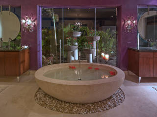 Casa Taheima. BR ARQUITECTOS Tropical style bathrooms