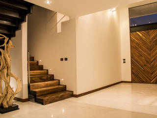 Casa J&J, [TT ARQUITECTOS] [TT ARQUITECTOS] 現代風玄關、走廊與階梯