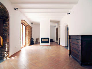 Rehabilitación de una Casa en Jabugo, CM4 Arquitectos CM4 Arquitectos Country style living room