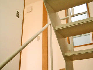 4×20HOUSE, プラネット環境計画 プラネット環境計画 Pasillos, vestíbulos y escaleras de estilo moderno