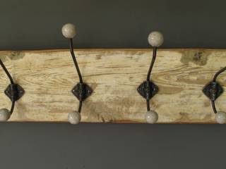 Antique painted coat rack, Seagirl and Magpie Seagirl and Magpie Ingresso, Corridoio & Scale in stile rurale