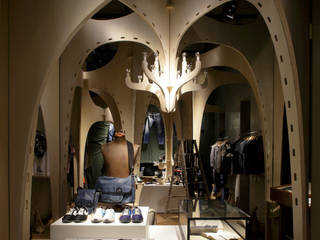 “Labyrinth of Woods” DIESEL GALLERY / “ラビリンス オブ ウッド” ディーゼル ギャラリー, 株式会社POINT 株式会社POINT Espacios comerciales