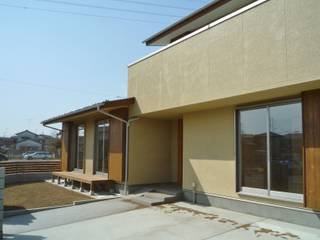 A House 幅広く日当たりの良い住宅, 石井設計事務所／Ishii Design Office 石井設計事務所／Ishii Design Office Wooden houses Wood Wood effect