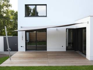 Das Haus, das aus der Reihe tanzt, Ivo Nikolov Architekt Ivo Nikolov Architekt Rumah Minimalis