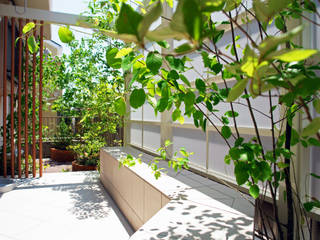 休日カフェをたのしむ家族の庭 2012～, にわいろＳＴＹＬＥ にわいろＳＴＹＬＥ Jardines de estilo ecléctico