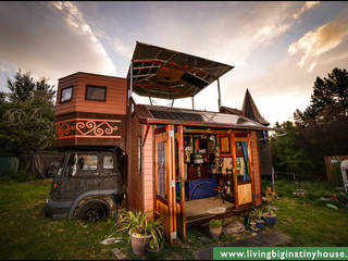 Transforming Castle Truck, Living Big in a Tiny House Living Big in a Tiny House منازل