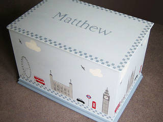 London Scene Personalised Toy Box, Anne Taylor Designs Anne Taylor Designs Chambre d'enfant moderne