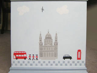 London Scene Personalised Toy Box, Anne Taylor Designs Anne Taylor Designs Dormitorios infantiles de estilo moderno