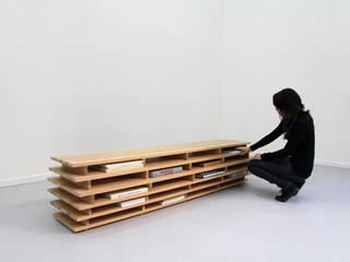 Bookcase / Coming Soon Galerie, Amandine Chhor & Aïssa Logerot - design studio Amandine Chhor & Aïssa Logerot - design studio ミニマルな 家