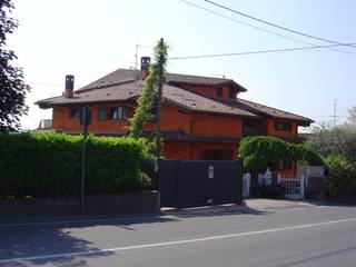 RISTRUTTURAZIONE SOTTOTETTO/ATTICO , ROBERTO CRESPI ARCHITETTO ROBERTO CRESPI ARCHITETTO Modern houses