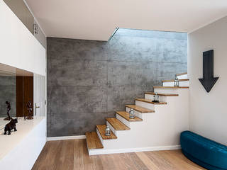 dół domu w nowoczesnym stylu, Inspiration Studio Inspiration Studio Modern corridor, hallway & stairs