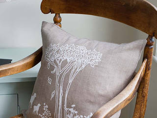 Hand Printed Linen Cushions, Helen Round Helen Round Вітальня
