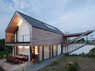 Einzigartig und energieeffizient: Einfamilienhaus zum Verlieben, g.o.y.a. Architekten g.o.y.a. Architekten Modern Terrace Himmel,Anlage,Wolke,Gebäude,Fenster,Schatten,Holz,Haus,Grundstück,Hütte