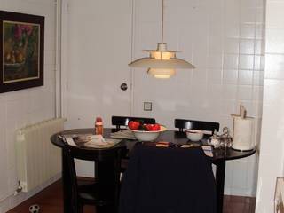 Una cocina con estilo abierta al comedor con zona office, femcuines femcuines Kitchen