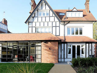 Drummonds Case Study: Tudor House, Roehampton homify 미니멀리스트 욕실