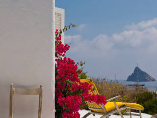 Mediterranean villa, Panarea, Aeolian Islands, Sicily, Adam Butler Photography Adam Butler Photography 地中海デザインの テラス