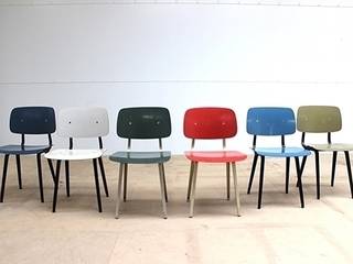 Set of 6 Friso Kramer Revolt Chairs , Diagonal Furniture Diagonal Furniture Salas de jantar industriais