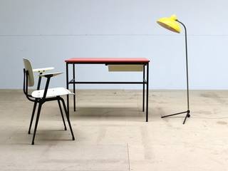 Pierre Guariche Desk, Diagonal Furniture Diagonal Furniture مساحات تجارية