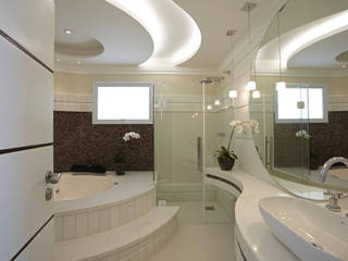 homify Modern bathroom