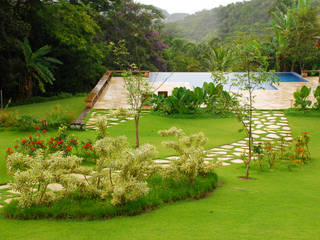 Residência SA - Ilhabela, SP, Gil Fialho Paisagismo Gil Fialho Paisagismo Jardines de estilo tropical