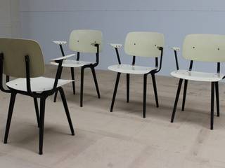 Set of 4 Revolt Chairs 4065, Diagonal Furniture Diagonal Furniture Ruang Komersial