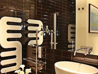 mała czarna łazienka gościnna - projekt i realizacja Anyform, anyform anyform Salle de bain originale