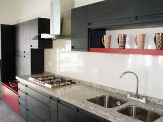 Cocinas, Amarillo Interiorismo Amarillo Interiorismo 現代廚房設計點子、靈感&圖片 收納櫃與書櫃