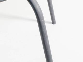 Aged steel and beech wood swivel bar stool “CUBE” - NordLoft NordLoft - Industrial Design インダストリアルデザインの リビング 椅子