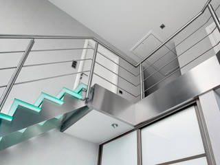 Inox trap met glazen treden en dubbel bordes, YBIS YBIS Stairs