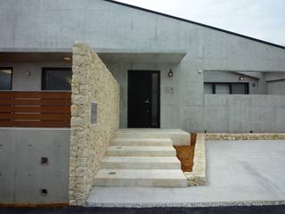 石壁の家, プラソ建築設計事務所 プラソ建築設計事務所 Modern Houses