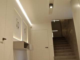Projekt Gowarzewo, kabeDesign kasia białobłocka kabeDesign kasia białobłocka Modern corridor, hallway & stairs