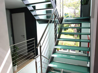 Glastreppen, lifestyle-treppen.de lifestyle-treppen.de Koridor & Tangga Modern