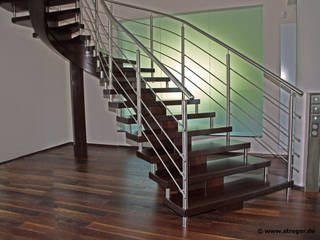 Mittelholmtreppen sind ideal für großzügig gestaltete Räume, STREGER Massivholztreppen GmbH STREGER Massivholztreppen GmbH Modern corridor, hallway & stairs