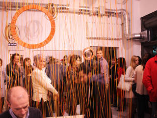 Instalacja String Out! w Kuratorium w Warszawie, OneOnes Creative Studio OneOnes Creative Studio Commercial spaces