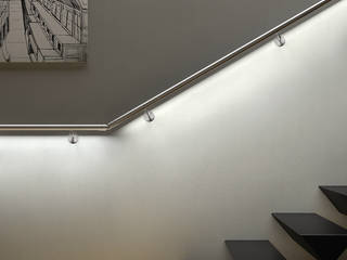 ​Led railing system, IAM Design IAM Design Pasillos, vestíbulos y escaleras de estilo minimalista