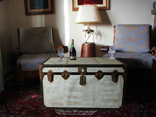 Coffee Tables Vs Steamer Trunks, AM Florence AM Florence Rustic style living room