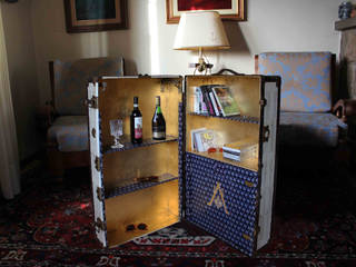 Coffee Tables Vs Steamer Trunks, AM Florence AM Florence Eclectic style living room