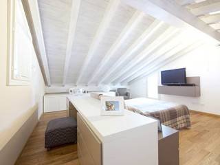 La casa di Valentina, Modularis Progettazione e Arredo Modularis Progettazione e Arredo Modern style bedroom
