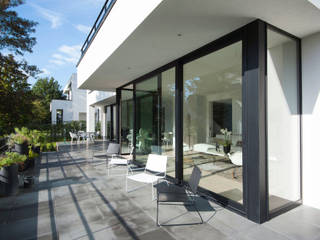 DECORATION EXTERIEURE, ISABELLE LECLERCQ DESIGN ISABELLE LECLERCQ DESIGN Minimalist balcony, veranda & terrace