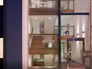 The fascination modern designed of the Princess Street, Corbridge., MWE Architects MWE Architects モダンスタイルの 玄関&廊下&階段