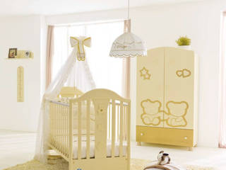 'Prestige Classic' baby cot by Pali homify Dormitorios infantiles modernos: Madera Acabado en madera Camas y cunas